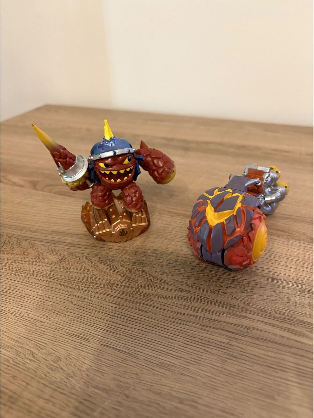 Skylanders superchargers lava lance eruptor & burn cycle